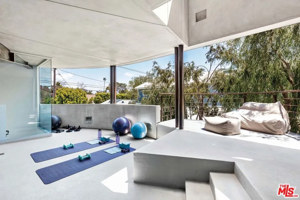 167 S Westgate Avenue, Los Angeles, California 90049 home-pic-16