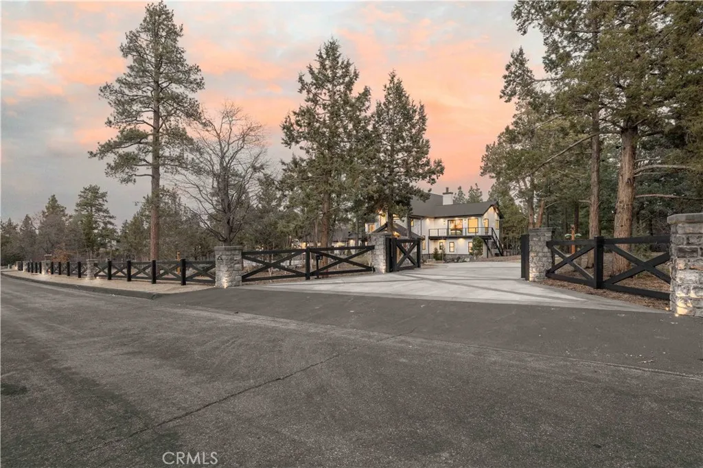 634 Cedar Glen Drive, Big Bear City, California 92314 home-pic-2