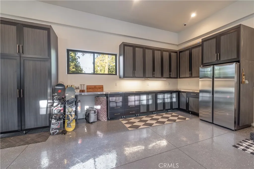 634 Cedar Glen Drive, Big Bear City, California 92314 home-pic-45