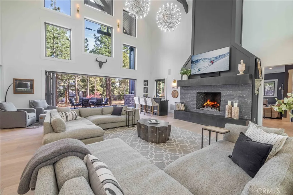 634 Cedar Glen Drive, Big Bear City, California 92314 home-pic-5