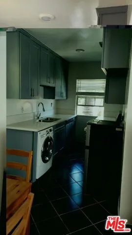1053 S Stanley Avenue 2, Los Angeles, California 90019