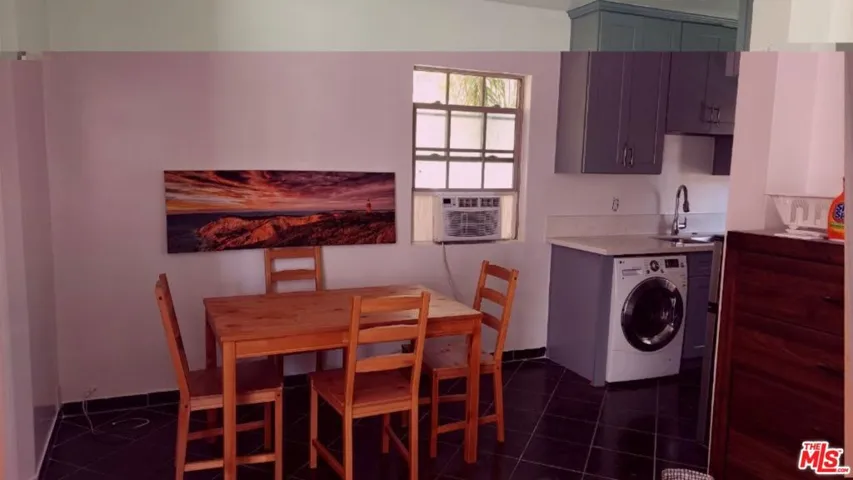 1053 S Stanley Avenue 2, Los Angeles, California 90019