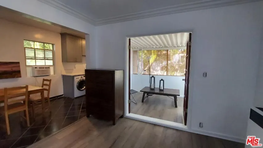 1053 S Stanley Avenue 2, Los Angeles, California 90019
