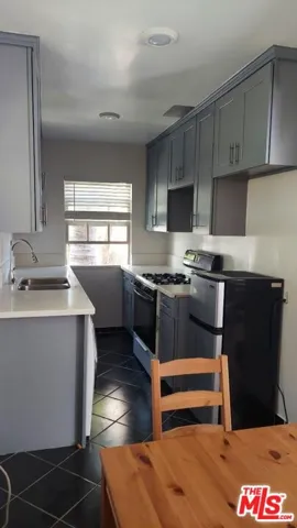 1053 S Stanley Avenue 2, Los Angeles, California 90019