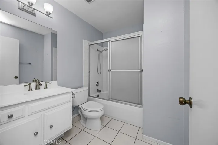 Common Bathroom.