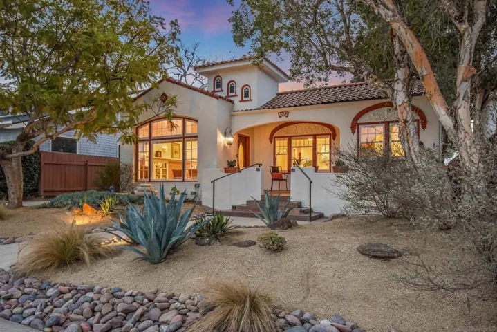 Warm Spanish Colonial Revival architectural details!