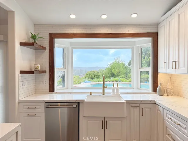 637 West Lynwood Street, Thousand Oaks, California 91360
