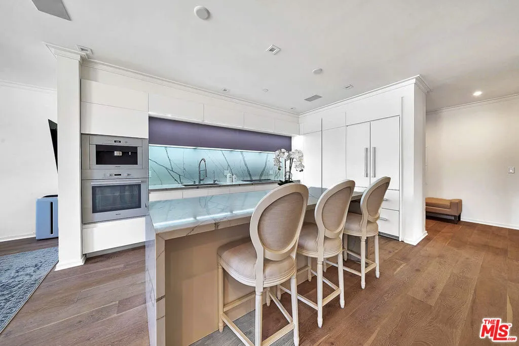 132 N Swall Drive 301, Los Angeles, California 90048 home-pic-7