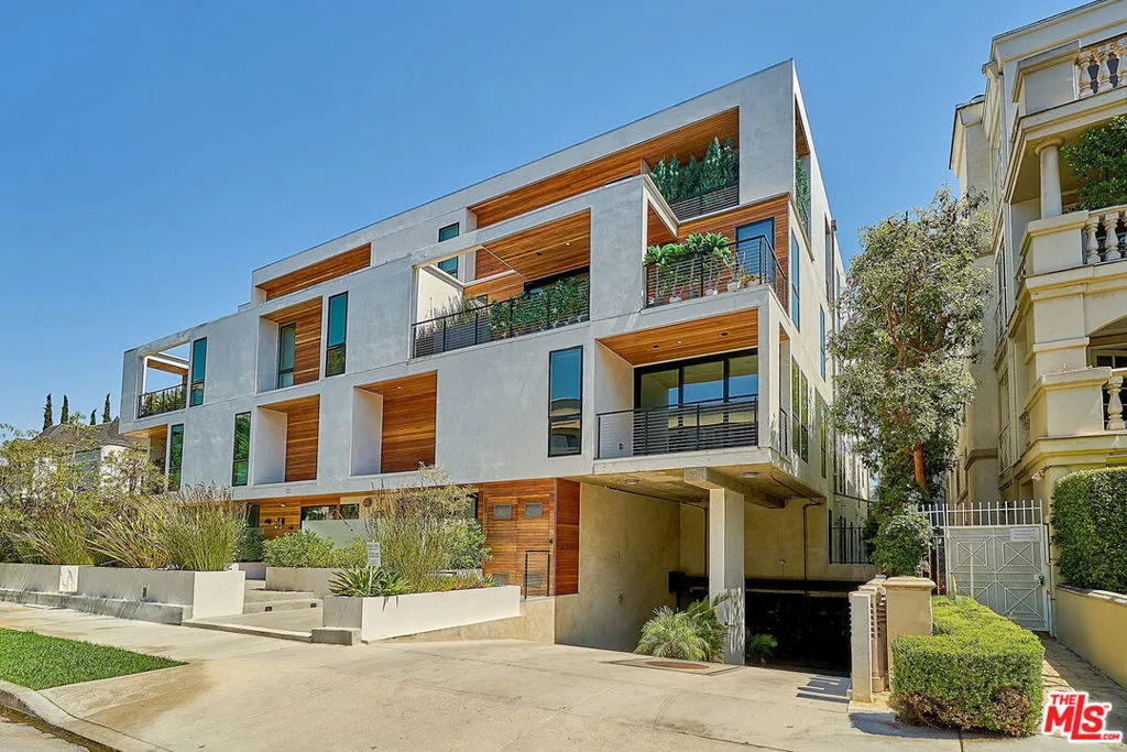 132 N Swall Drive 301, Los Angeles, California 90048 home-pic-3