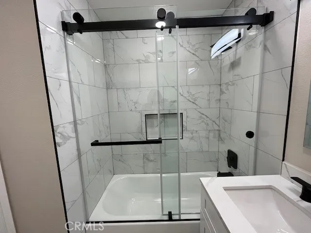 Gorgeous tub/shower combo