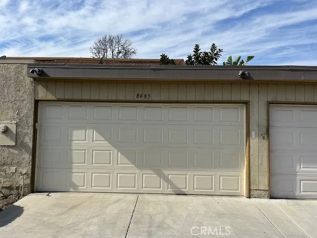 Automatic roll-up door