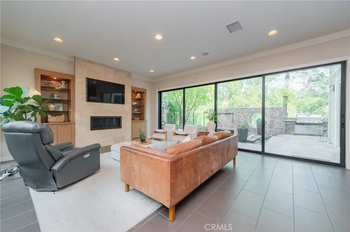 21 Bellflower, Lake Forest, California 92630