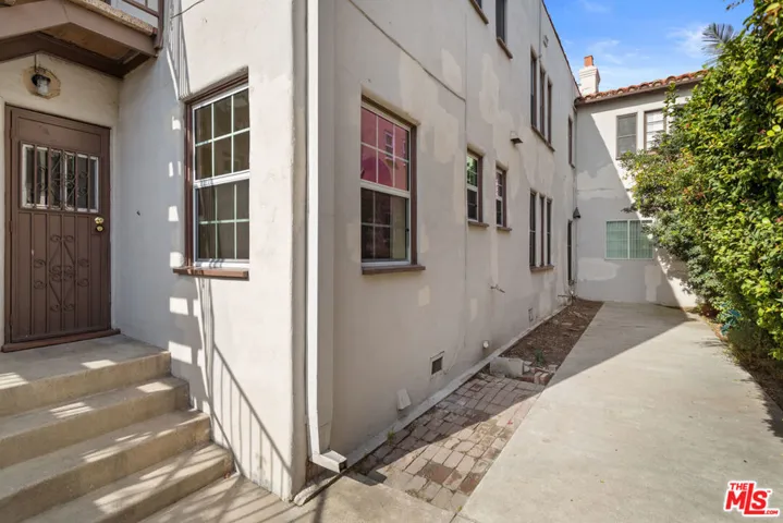 7972 Blackburn Avenue, Los Angeles, California 90048