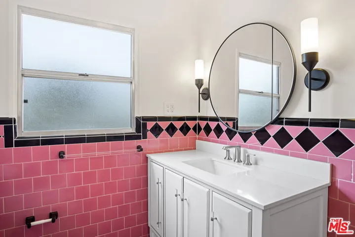 7972 Blackburn Avenue, Los Angeles, California 90048