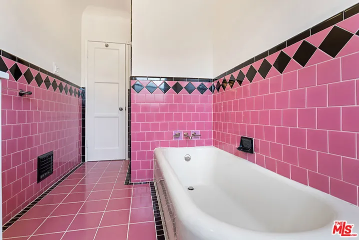 7972 Blackburn Avenue, Los Angeles, California 90048