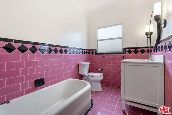 7972 Blackburn Avenue, Los Angeles, California 90048