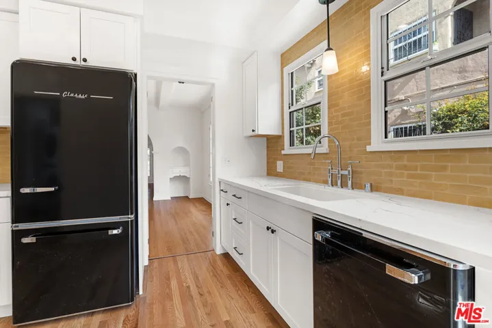 7972 Blackburn Avenue, Los Angeles, California 90048