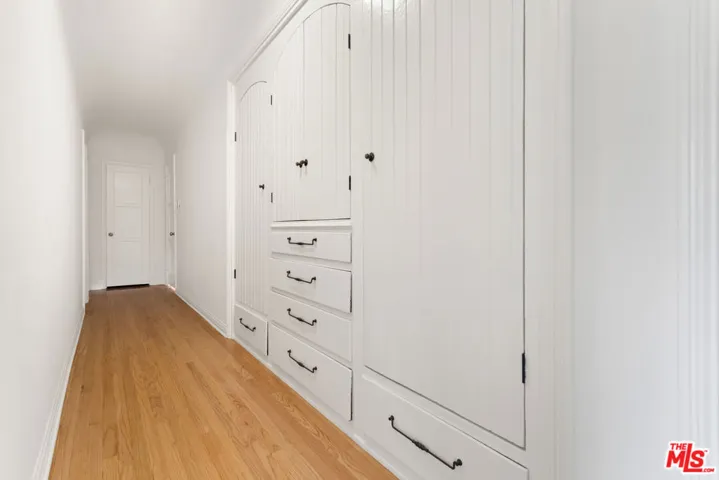 7972 Blackburn Avenue, Los Angeles, California 90048