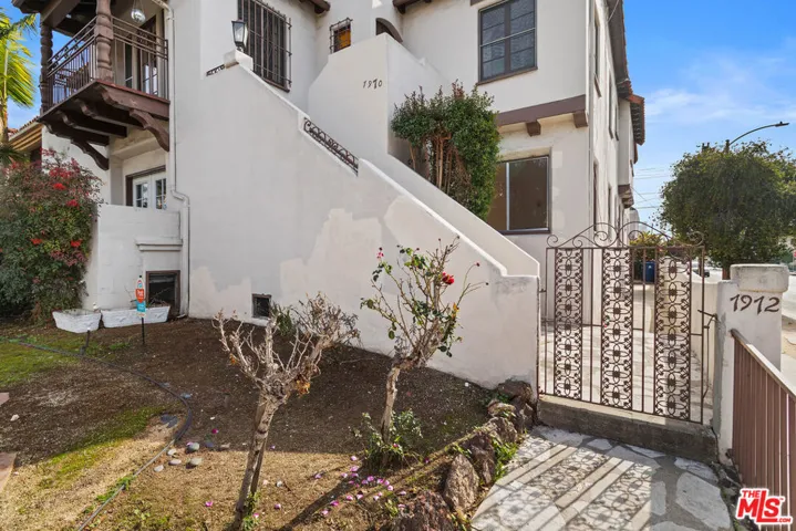 7972 Blackburn Avenue, Los Angeles, California 90048