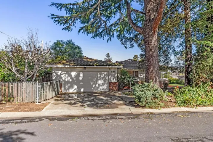2006 Fallen Leaf Lane, Los Altos, California 94024