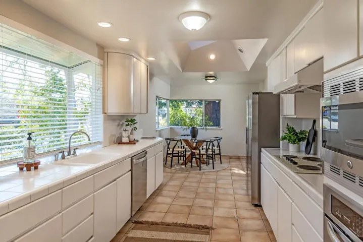 2006 Fallen Leaf Lane, Los Altos, California 94024