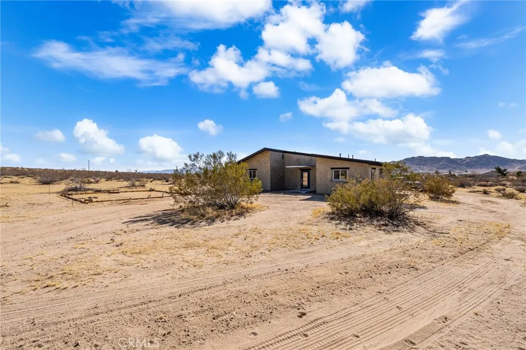 60785 La Brisa Drive, Joshua Tree, California 92252 home-pic-38