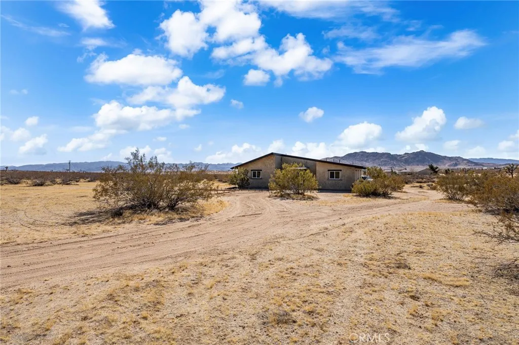 60785 La Brisa Drive, Joshua Tree, California 92252 home-pic-37