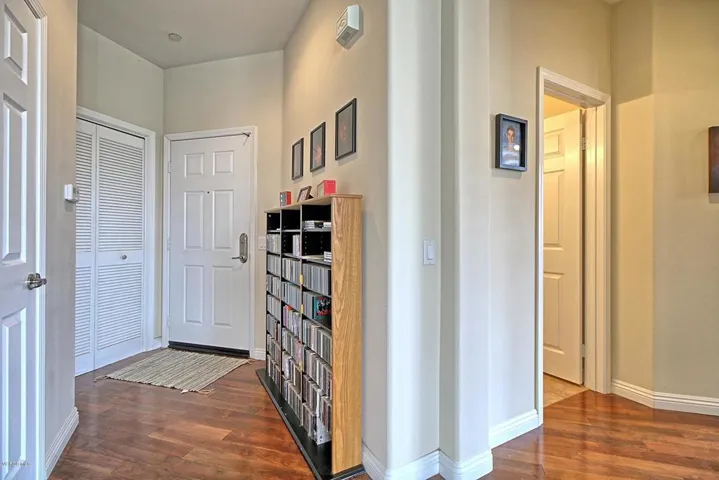 5564 Northwind Court-004-5-Entryway-MLS_