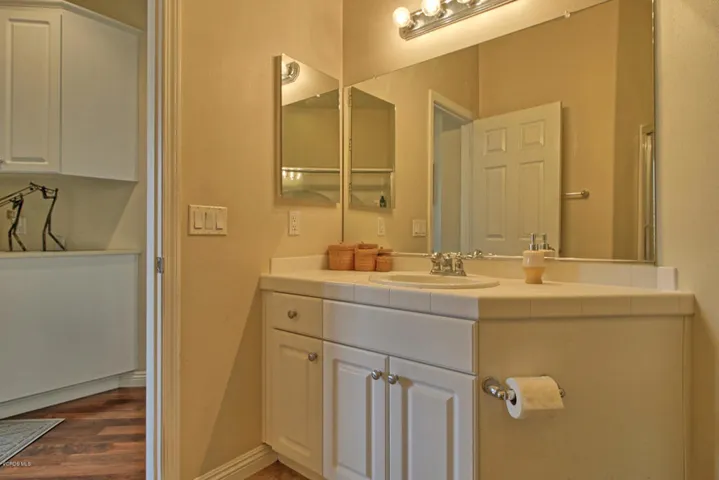 5564 Northwind Court-017-10-Bathroom-MLS