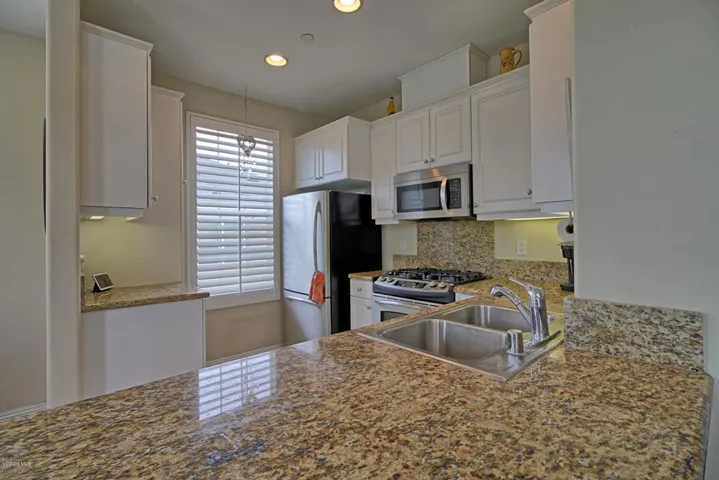 5564 Northwind Court-009-19-Kitchen-MLS_