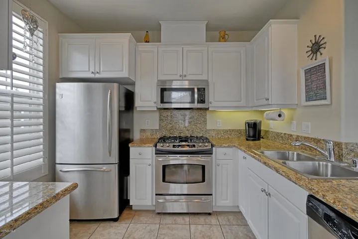 5564 Northwind Court-010-32-Kitchen-MLS_