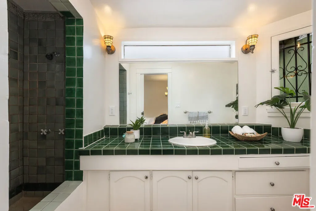 6853 Higman Avenue, Los Angeles, California 90028 home-pic-19