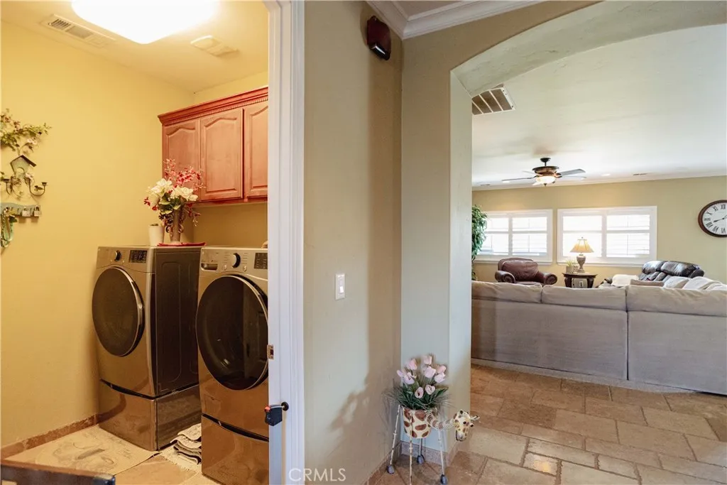6839 Mercedes Avenue, Winton, California 95388 home-pic-15