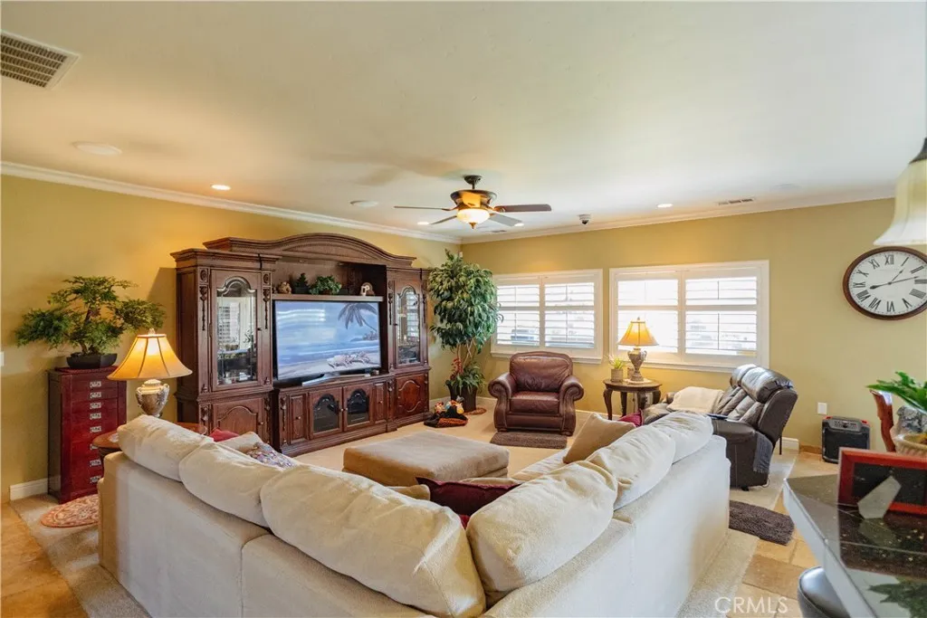 6839 Mercedes Avenue, Winton, California 95388 home-pic-7
