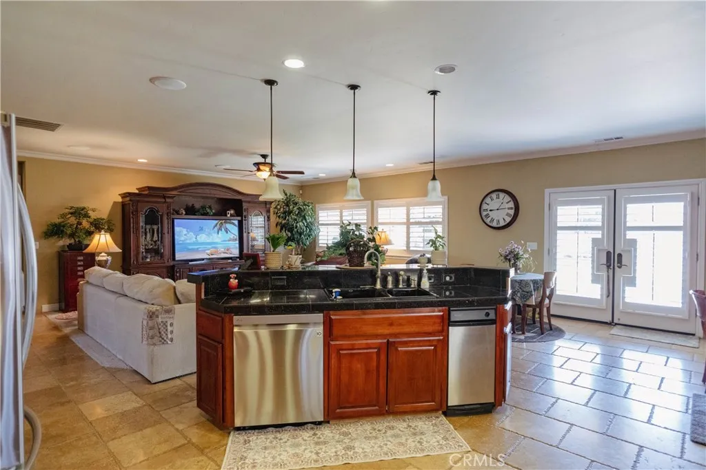 6839 Mercedes Avenue, Winton, California 95388 home-pic-12