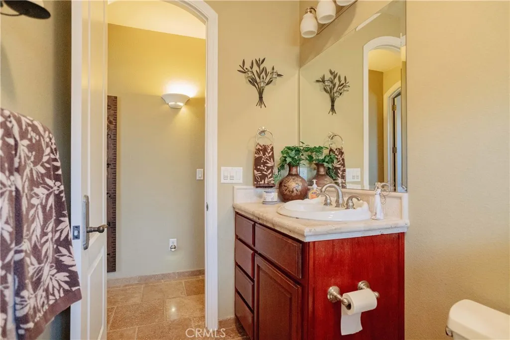 6839 Mercedes Avenue, Winton, California 95388 home-pic-24
