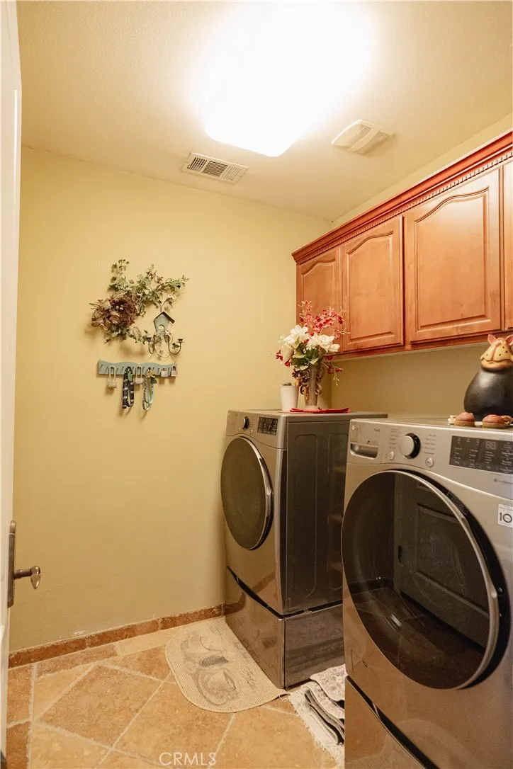 6839 Mercedes Avenue, Winton, California 95388 home-pic-16