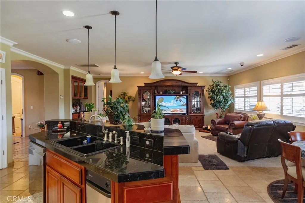 6839 Mercedes Avenue, Winton, California 95388 home-pic-11