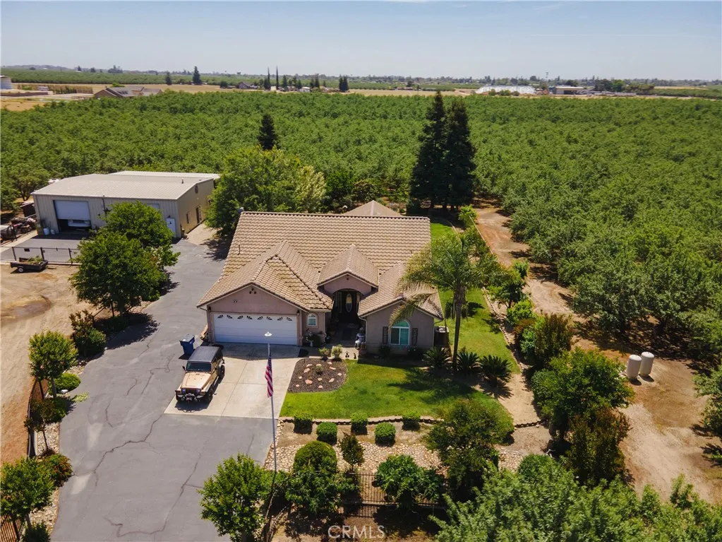 6839 Mercedes Avenue, Winton, California 95388 home-pic-1