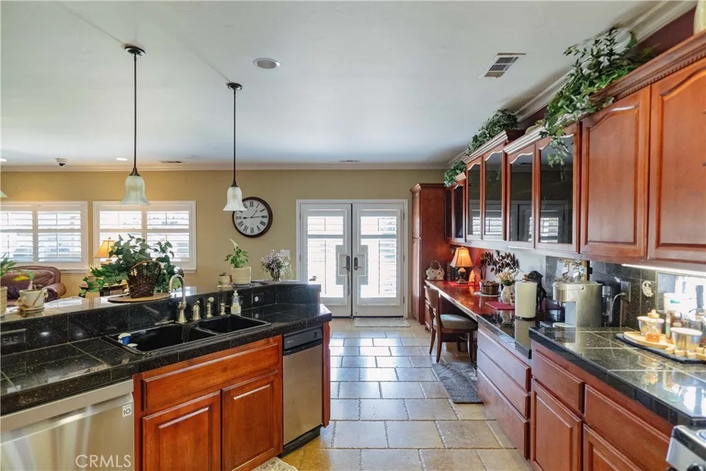 6839 Mercedes Avenue, Winton, California 95388 home-pic-14