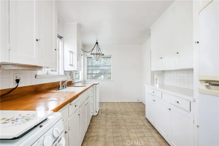 402 Aster Street, Laguna Beach, California 92651