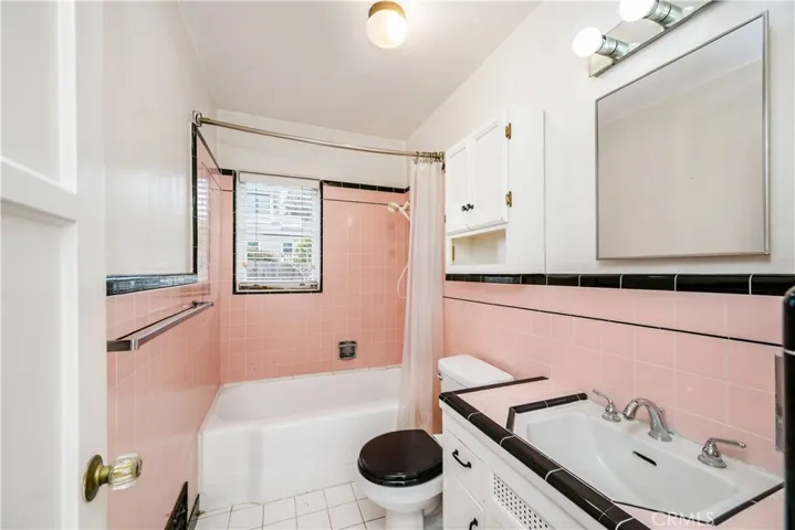 402 Aster Street, Laguna Beach, California 92651