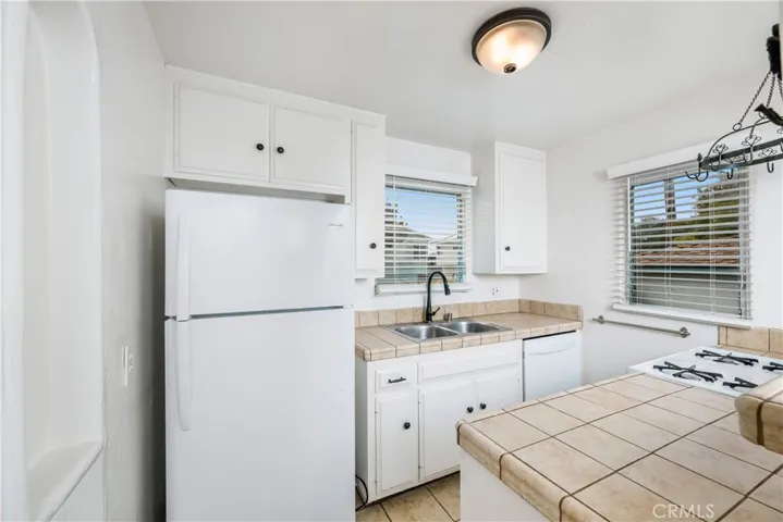 402 Aster Street, Laguna Beach, California 92651