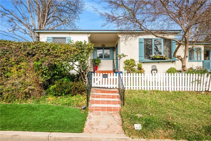 402 Aster Street, Laguna Beach, California 92651