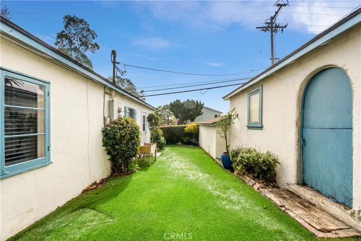 402 Aster Street, Laguna Beach, California 92651