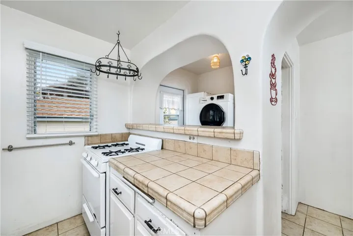 402 Aster Street, Laguna Beach, California 92651