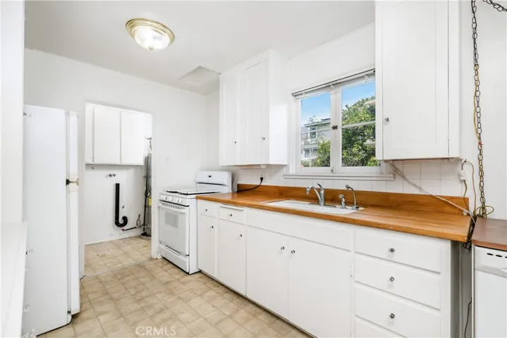 402 Aster Street, Laguna Beach, California 92651