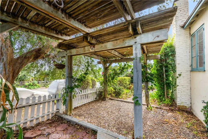 402 Aster Street, Laguna Beach, California 92651