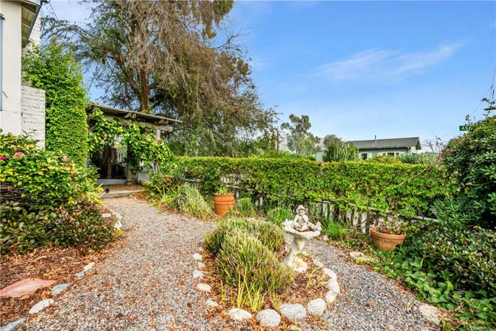 402 Aster Street, Laguna Beach, California 92651