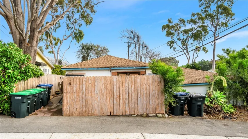 402 Aster Street, Laguna Beach, California 92651